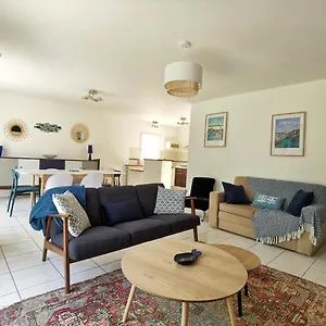 Hébergement de vacances De Kerninon. Maison Lumineuse Entre Terre Et, Ploulech